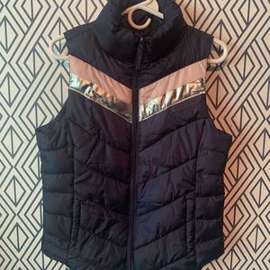 Juniors puffy vest. Size Medium